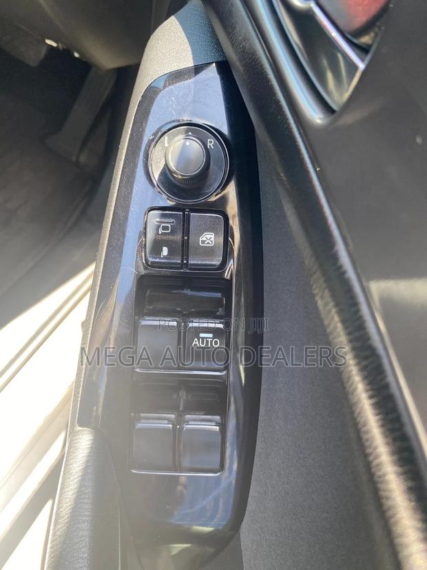 Mazda Axela 2018 Brown