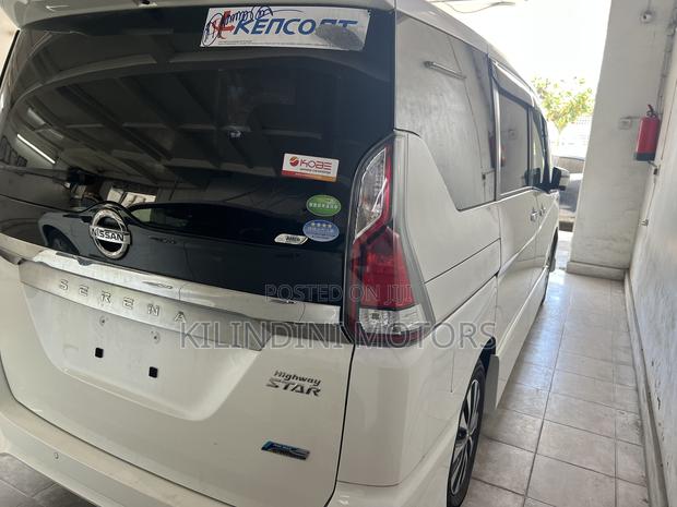 Nissan Serena 2018 White