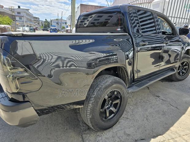 Toyota Hilux 2018 Black