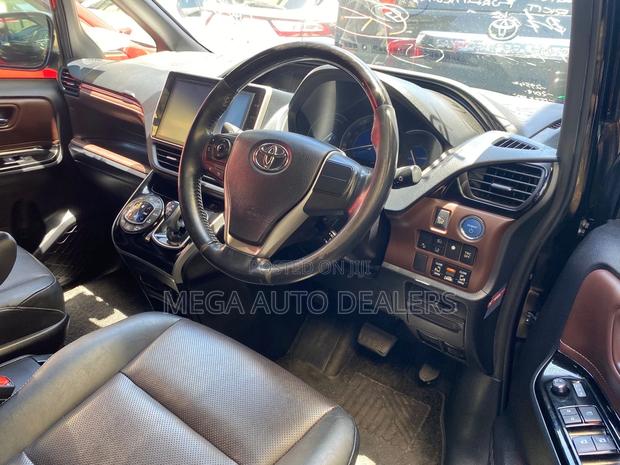 Toyota Esquire 2018 Black