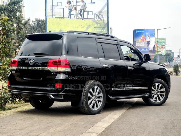 Toyota Land Cruiser 4.6 V8 ZX 2019 Black