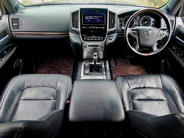Toyota Land Cruiser 4.6 V8 ZX 2019 Black