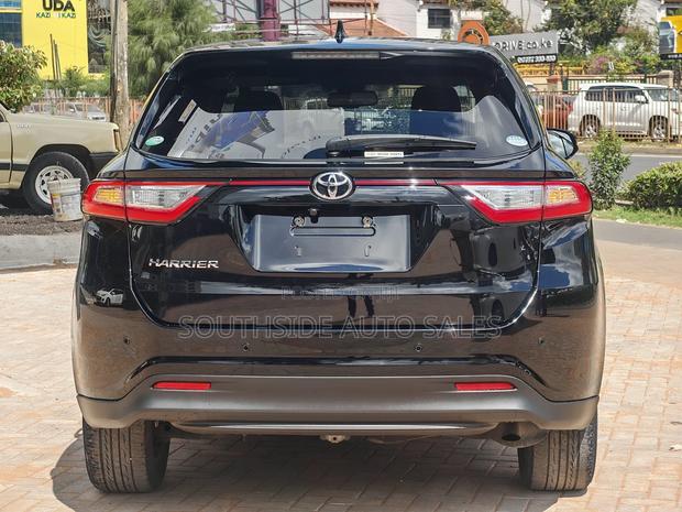 Toyota Harrier 2.0 2018 Black