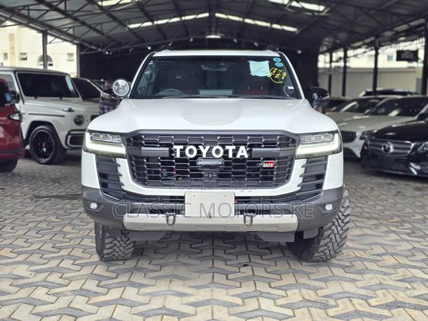 New Toyota Land Cruiser LC300 2023 White