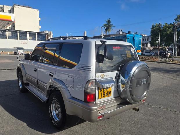Toyota Land Cruiser Prado 2005 Silver