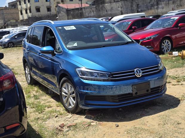Volkswagen Touran 2018 Blue