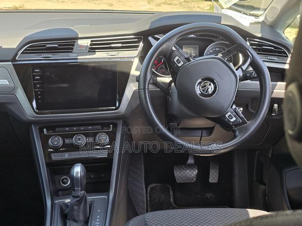 Volkswagen Touran 2018 Blue