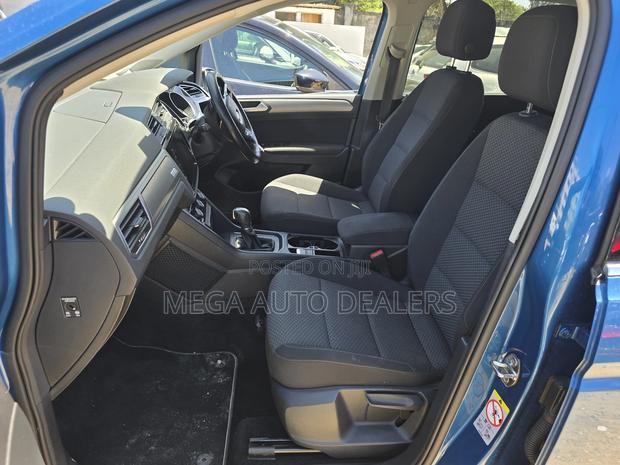 Volkswagen Touran 2018 Blue