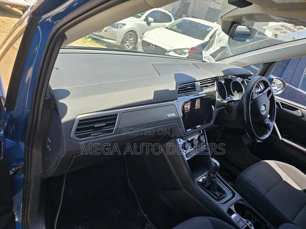 Volkswagen Touran 2018 Blue