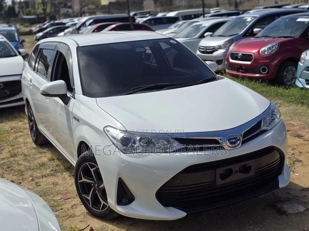 Toyota Corolla Fielder 2018 White