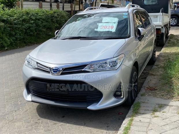 Toyota Corolla Fielder 2018 Silver