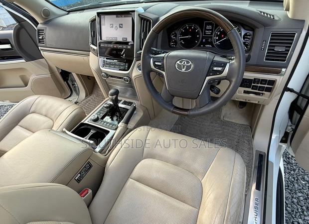 Toyota Land Cruiser 4.6 V8 ZX 2018 Pearl