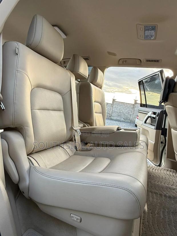 Toyota Land Cruiser 4.6 V8 ZX 2018 Pearl