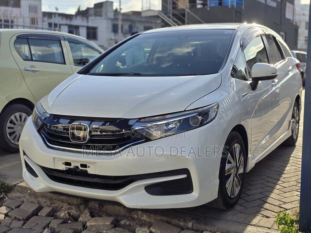 Honda Fit Shuttle 2018 White