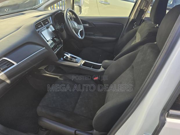 Honda Fit Shuttle 2018 White