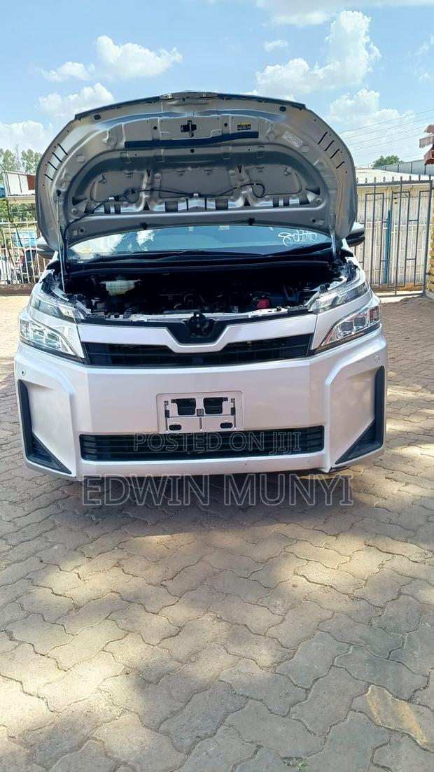 Toyota Voxy 2018 Silver