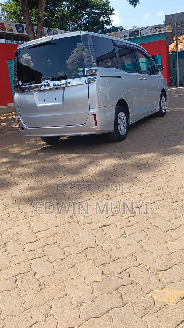 Toyota Voxy 2018 Silver