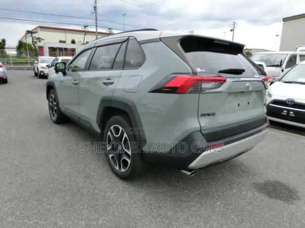 Toyota RAV4 2019 Blue