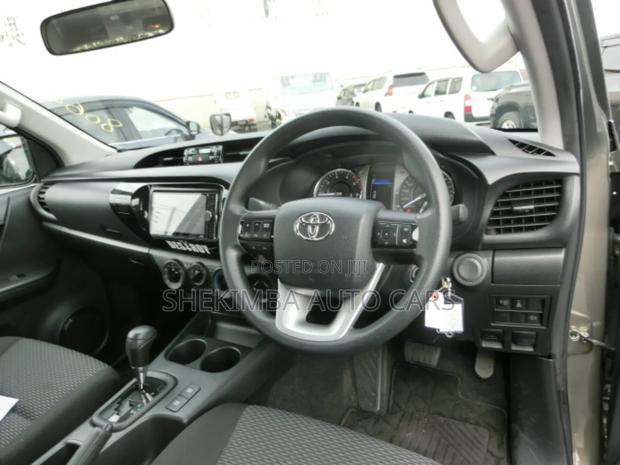Toyota Hilux 2020 Gray