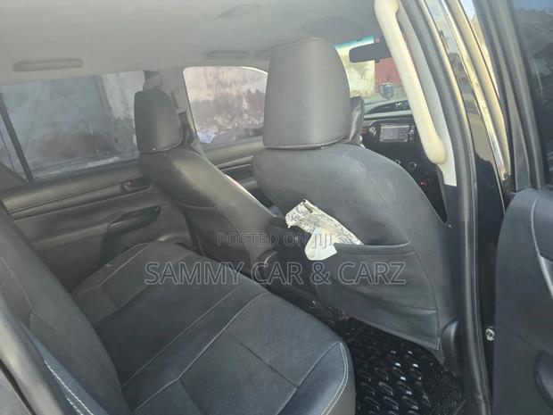 Toyota Hilux 2018 Black