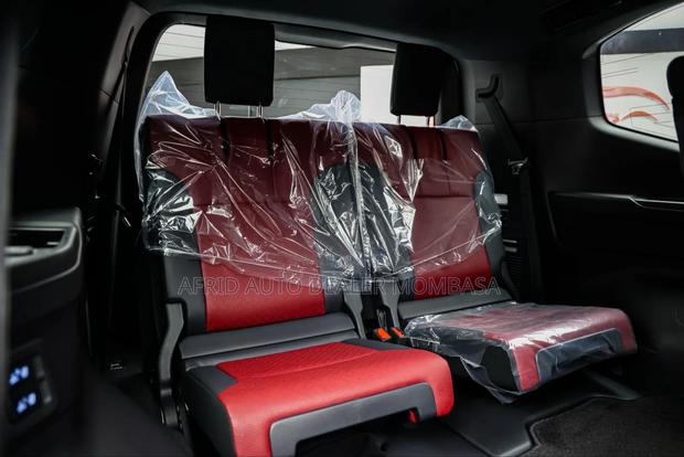 Toyota Land Cruiser LC300 2023 White