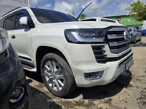 Toyota Land Cruiser 2019 White