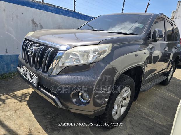Toyota Land Cruiser Prado 2016 Gray