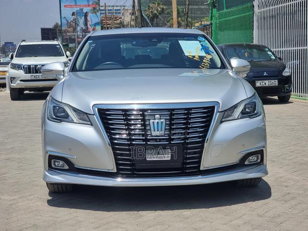 Toyota Crown 2018 Silver
