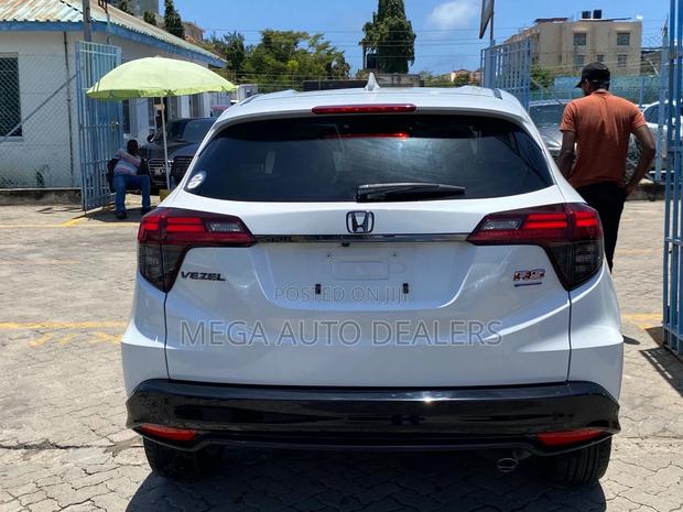 Honda Vezel 2018 White
