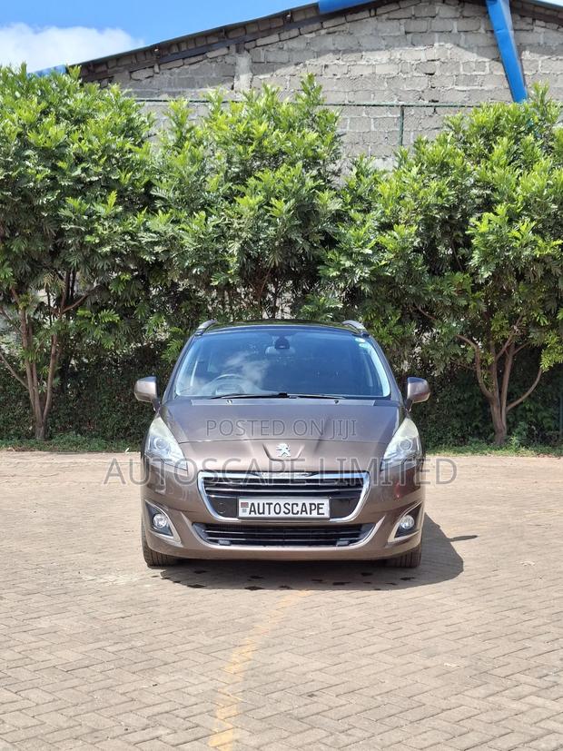 Peugeot 5008 2016 Brown