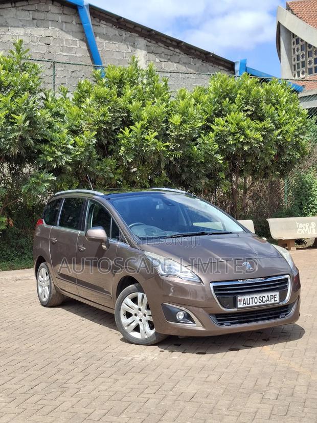 Peugeot 5008 2016 Brown