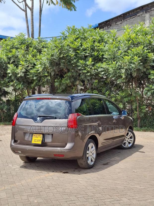 Peugeot 5008 2016 Brown