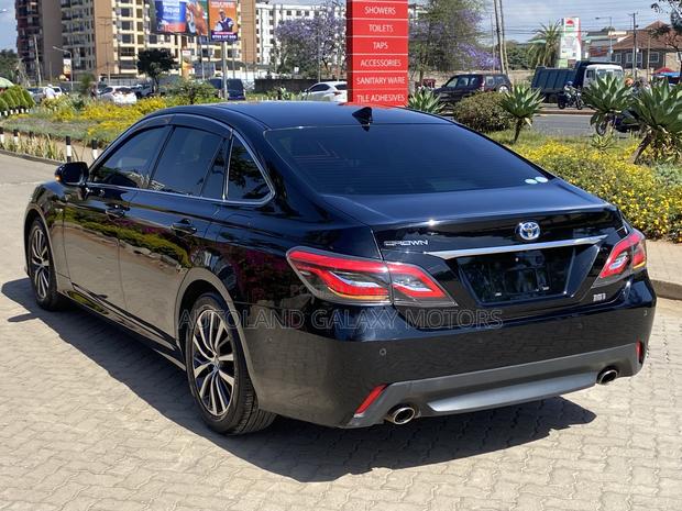 Toyota Crown 2018 Black