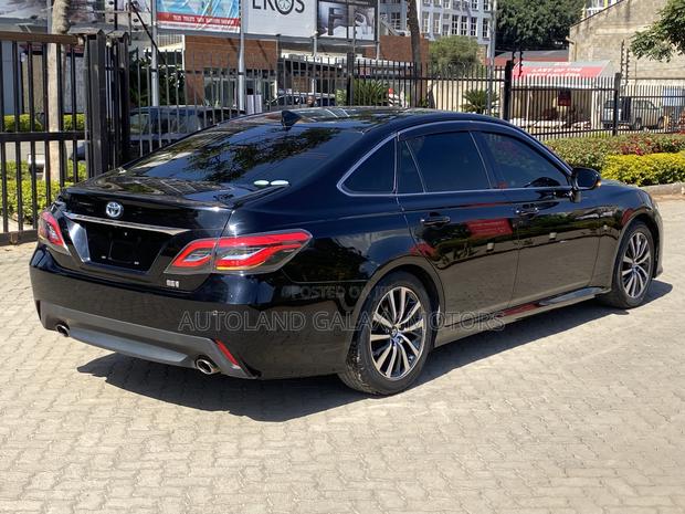 Toyota Crown 2018 Black