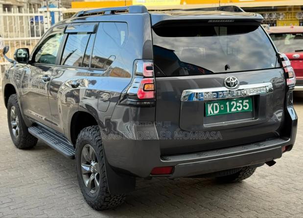 Toyota Land Cruiser Prado 2.7 2019 Gray