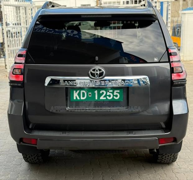 Toyota Land Cruiser Prado 2.7 2019 Gray