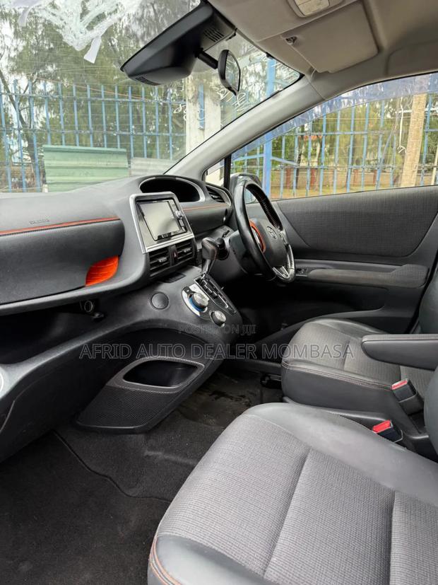 Toyota Sienta 1.5 Hybrid FWD (6-seater) 2019 White