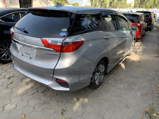 Honda Fit Shuttle 1.5 Hybrid 2WD 2018 Silver