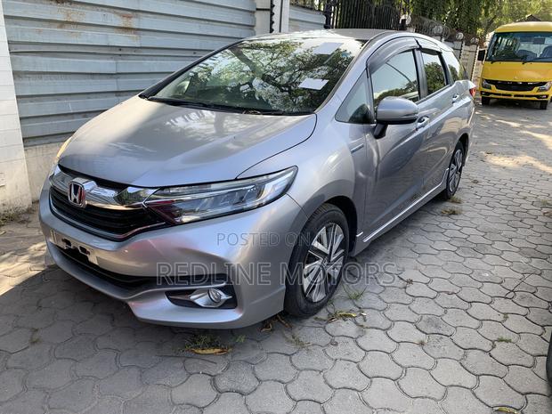 Honda Fit Shuttle 1.5 Hybrid 2WD 2018 Silver