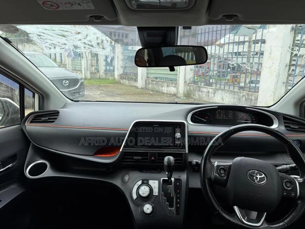 Toyota Sienta 1.5 Hybrid FWD (6-seater) 2019 White
