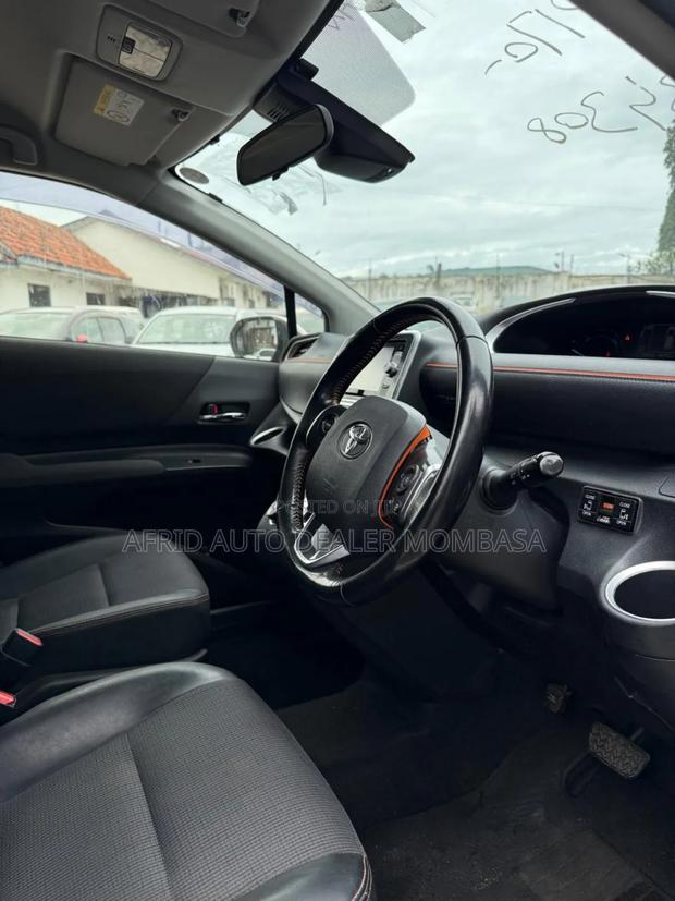 Toyota Sienta 1.5 Hybrid FWD (6-seater) 2019 White