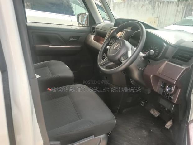 Toyota Tank 1.0 FWD 2019 White