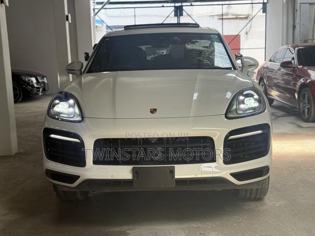 Porsche Cayenne Turbo AWD 2019 White