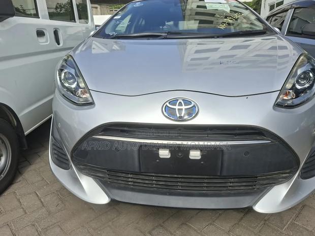 Toyota Aqua 2019 Silver