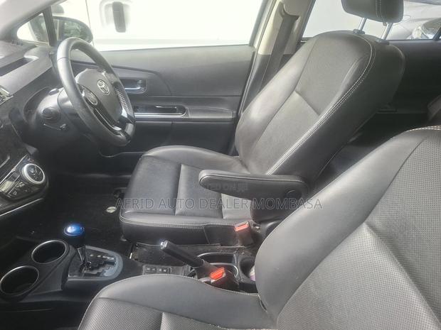 Toyota Aqua 2019 Silver