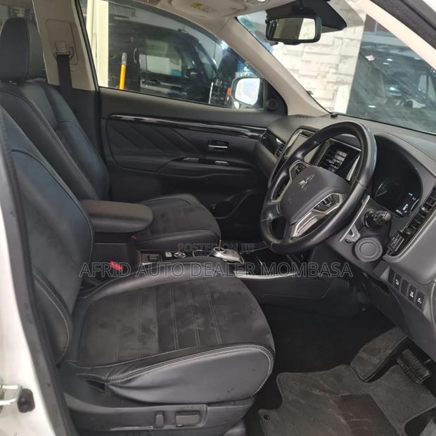 Mitsubishi Outlander 2.4 PHEV AWD 2019 White