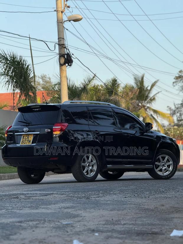 Toyota Vanguard 2012 Black