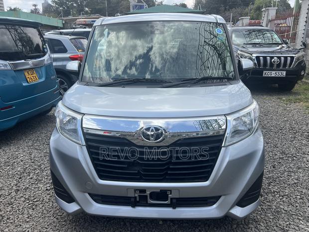 Toyota Roomy 1.0 FWD 2018 Silver