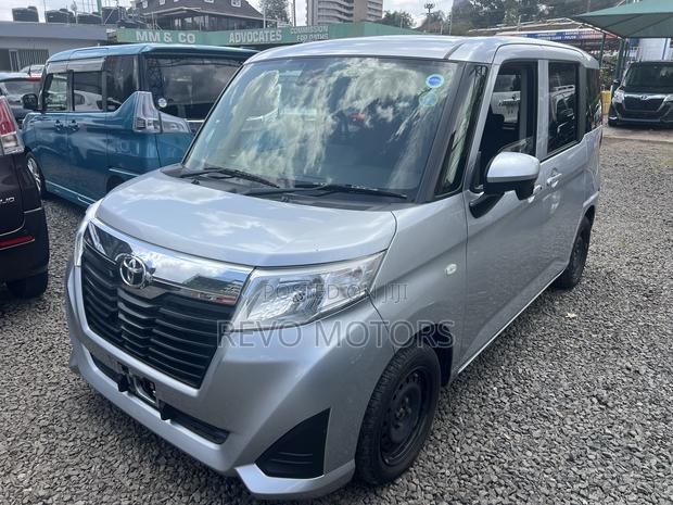 Toyota Roomy 1.0 FWD 2018 Silver