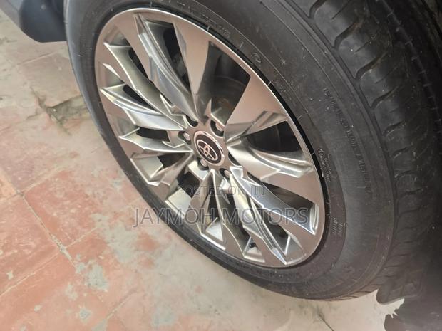 Toyota Land Cruiser Prado 2022 Gray